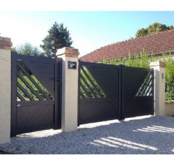 Morden Automatic Villa Garden Gate Courtyard Outdoor Gate Driveway Sliding Swing Entrance Aluminum Electric Gate with Electric Driver
